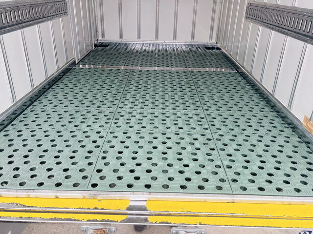 いすゞエルフ冷凍車（冷蔵車）小型（2t・3t）[写真12]