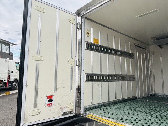 いすゞエルフ冷凍車（冷蔵車）小型（2t・3t）[写真14]