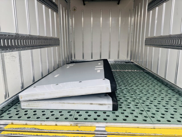 いすゞエルフ冷凍車（冷蔵車）小型（2t・3t）[写真17]