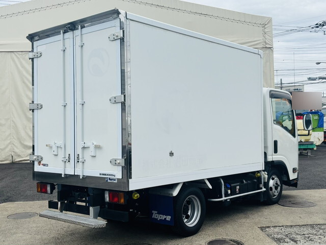 いすゞエルフ冷凍車（冷蔵車）小型（2t・3t）[写真02]