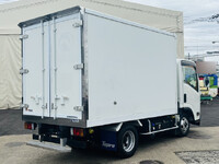 いすゞエルフ冷凍車（冷蔵車）小型（2t・3t）[写真02]