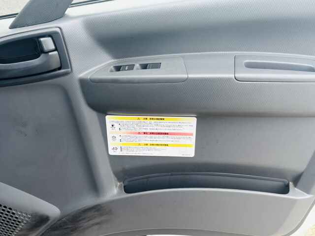 いすゞエルフ冷凍車（冷蔵車）小型（2t・3t）[写真32]