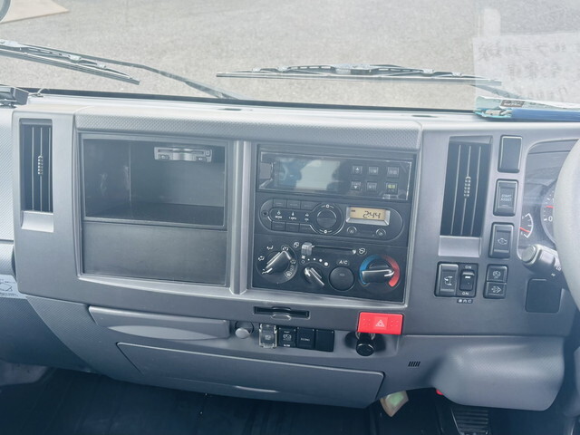 いすゞエルフ冷凍車（冷蔵車）小型（2t・3t）[写真35]