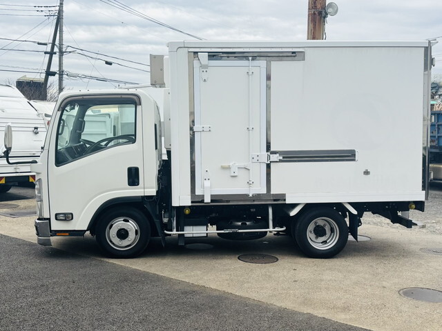 いすゞエルフ冷凍車（冷蔵車）小型（2t・3t）[写真05]
