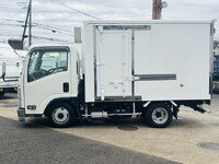 いすゞエルフ冷凍車（冷蔵車）小型（2t・3t）[写真06]