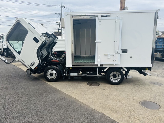 いすゞエルフ冷凍車（冷蔵車）小型（2t・3t）[写真09]