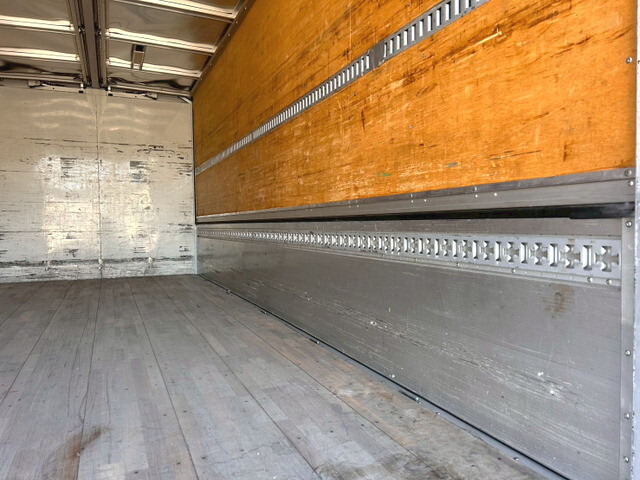 いすゞフォワードアルミウイング中型（4t）[写真11]