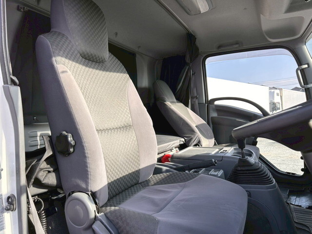 いすゞフォワードアルミウイング中型（4t）[写真18]