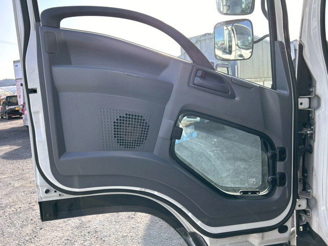 いすゞフォワードアルミウイング中型（4t）[写真20]