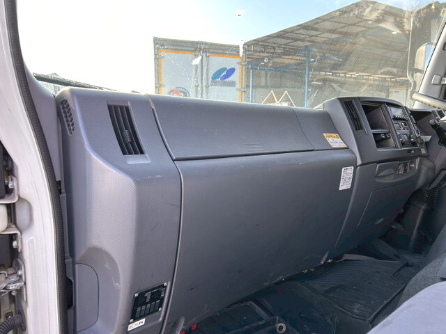 いすゞフォワードアルミウイング中型（4t）[写真23]