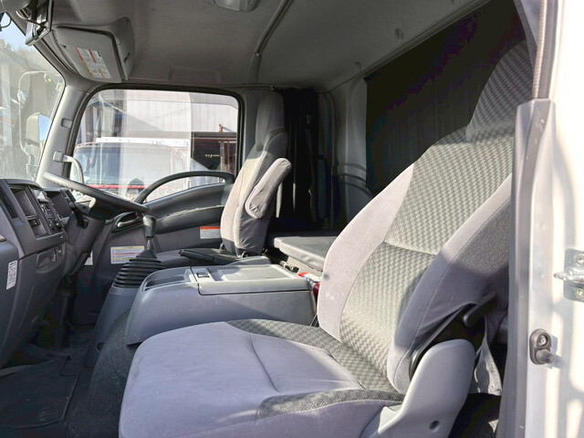 いすゞフォワードアルミウイング中型（4t）[写真24]