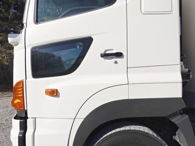 日野プロフィア冷凍車（冷蔵車）大型（10t）[写真12]