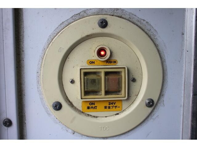 いすゞエルフ冷凍車（冷蔵車）小型（2t・3t）[写真18]