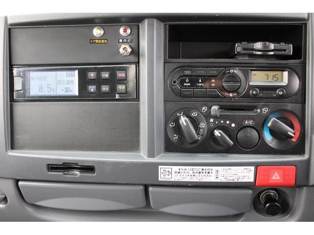 いすゞエルフ冷凍車（冷蔵車）小型（2t・3t）[写真30]