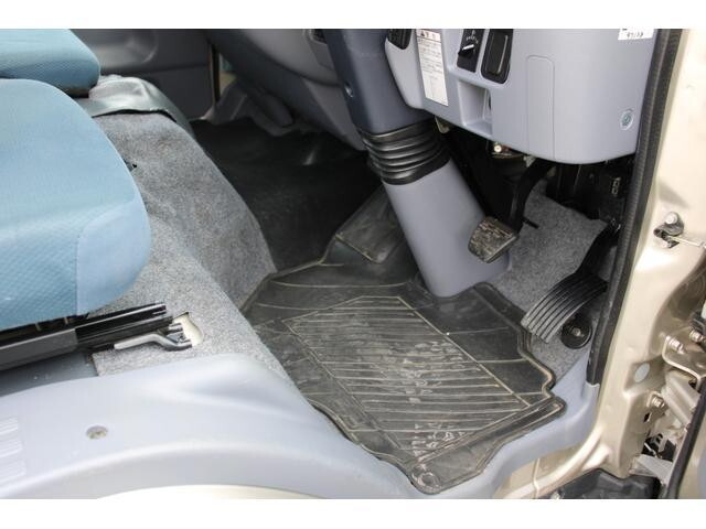 三菱ふそうキャンターダブルキャブ（Wキャブ）小型（2t・3t）[写真23]