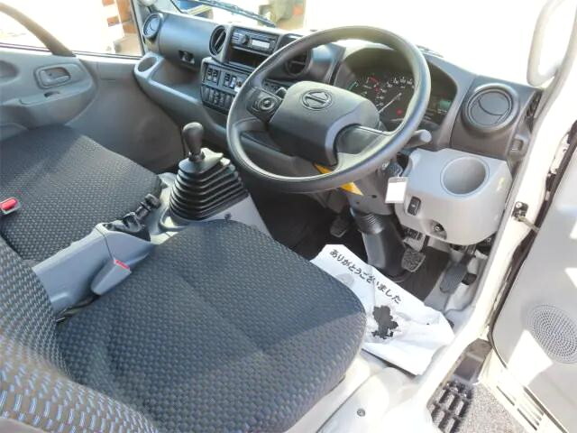 日野デュトロアルミバン小型（2t・3t）[写真09]