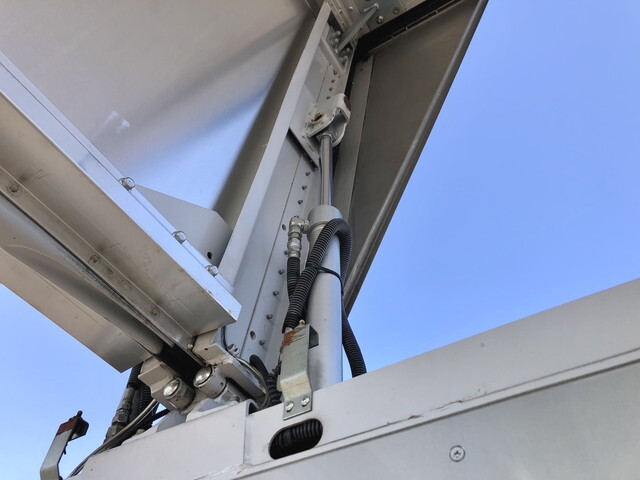 三菱ふそうファイターアルミウイング中型（4t）[写真18]