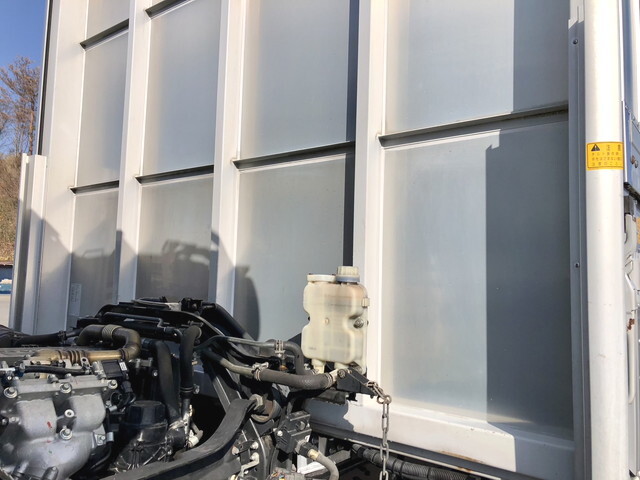 三菱ふそうファイターアルミウイング中型（4t）[写真09]