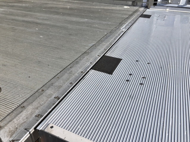 いすゞフォワード冷凍車（冷蔵車）中型（4t）[写真10]