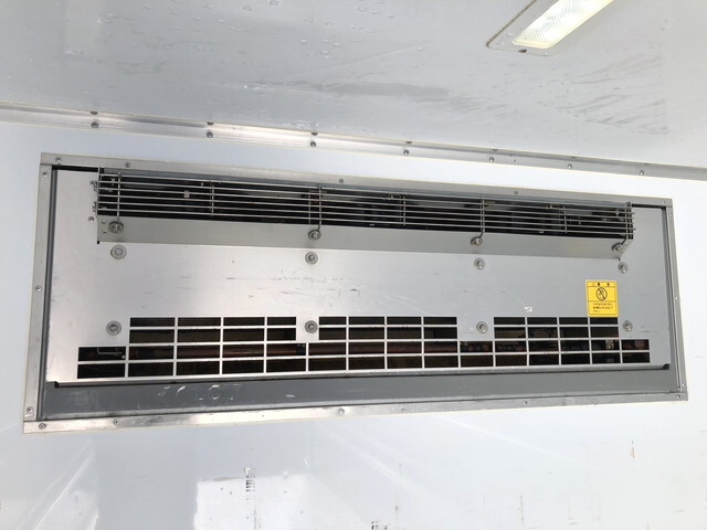 いすゞフォワード冷凍車（冷蔵車）中型（4t）[写真16]