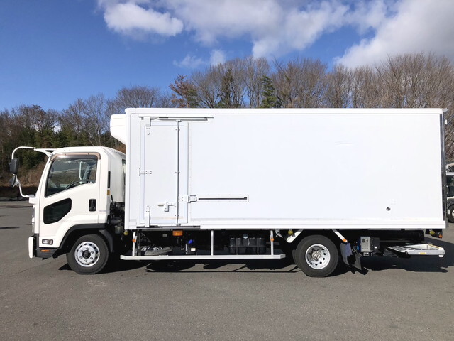 いすゞフォワード冷凍車（冷蔵車）中型（4t）[写真04]