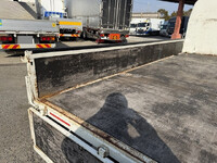 いすゞエルフ平ボディ小型（2t・3t）[写真12]