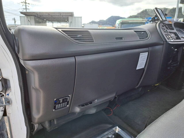 いすゞフォワードセーフティクレーン3段中型（4t）[写真20]