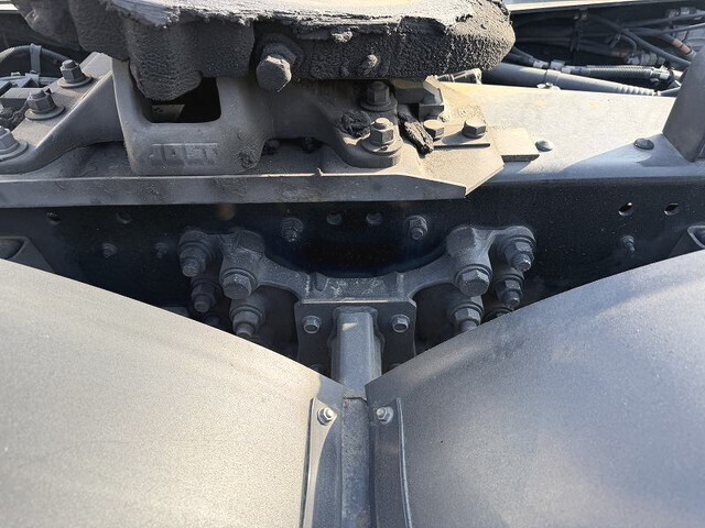 いすゞギガトレーラーヘッド（トラクターヘッド）大型（10t）[写真18]