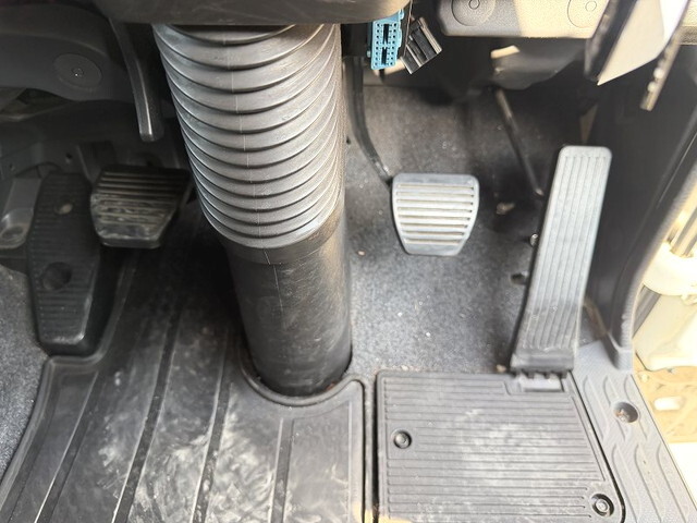 いすゞギガトレーラーヘッド（トラクターヘッド）大型（10t）[写真32]