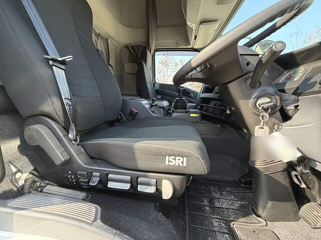 いすゞギガトレーラーヘッド（トラクターヘッド）大型（10t）[写真32]