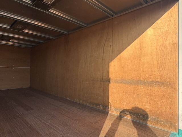 いすゞエルフアルミバン小型（2t・3t）[写真12]