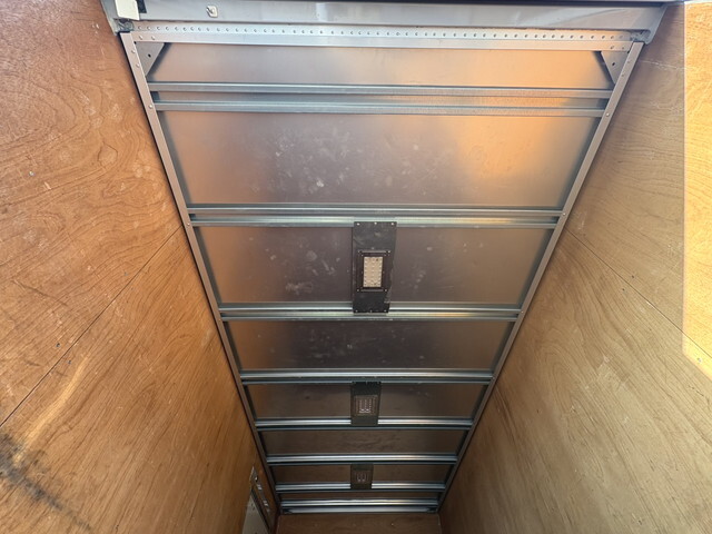 いすゞエルフアルミバン小型（2t・3t）[写真19]