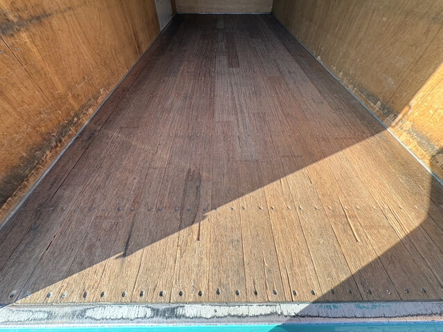 いすゞエルフアルミバン小型（2t・3t）[写真21]