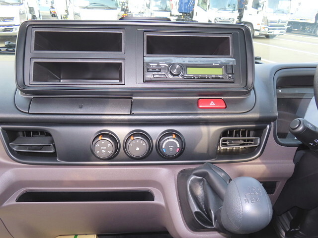 三菱ふそうキャンターコンテナ専用車小型（2t・3t）[写真20]