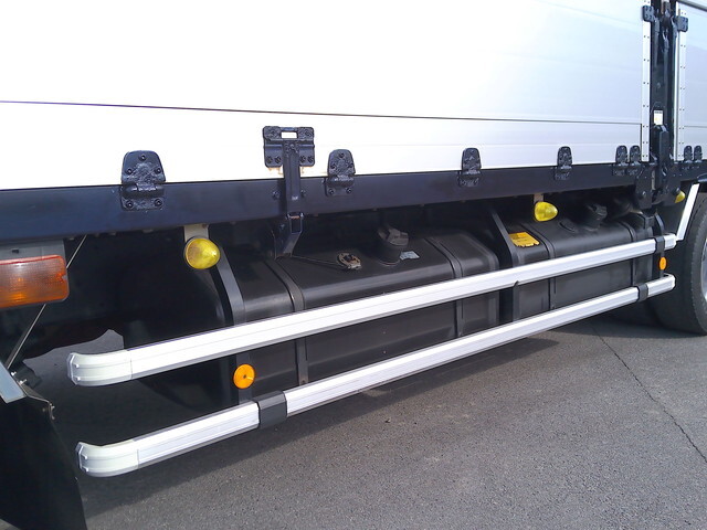 いすゞギガアルミウイング大型（10t）[写真13]