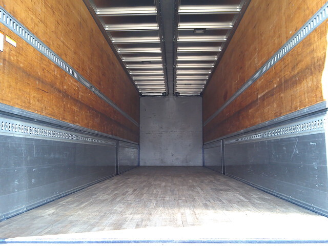 いすゞギガアルミウイング大型（10t）[写真19]