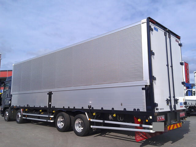 いすゞギガアルミウイング大型（10t）[写真02]