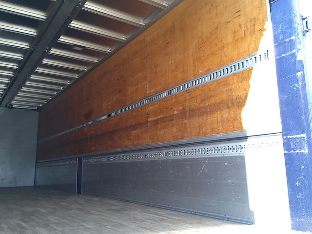 いすゞギガアルミウイング大型（10t）[写真21]