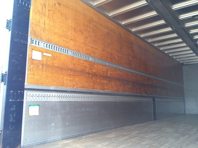 いすゞギガアルミウイング大型（10t）[写真22]