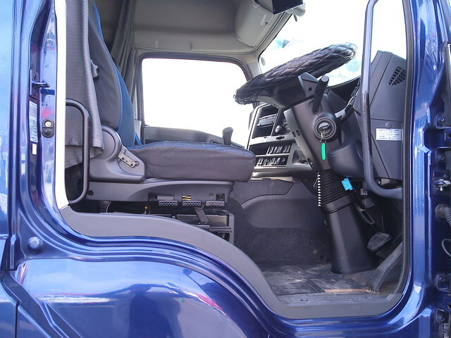 いすゞギガアルミウイング大型（10t）[写真26]