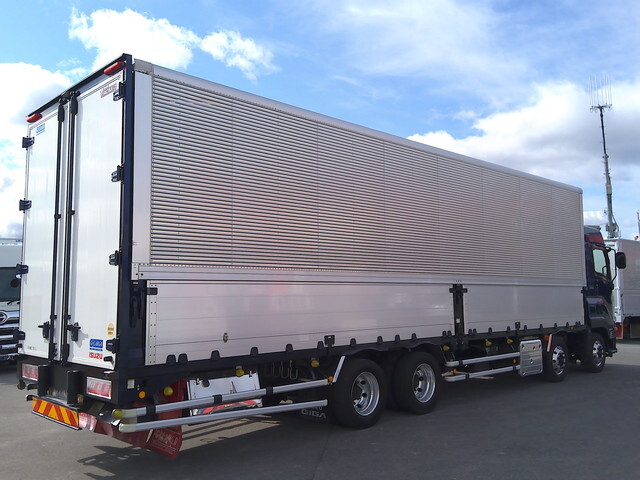 いすゞギガアルミウイング大型（10t）[写真04]