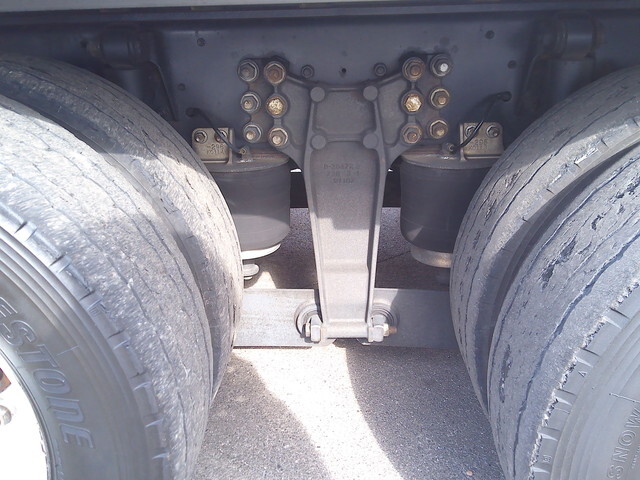 いすゞギガアルミウイング大型（10t）[写真09]