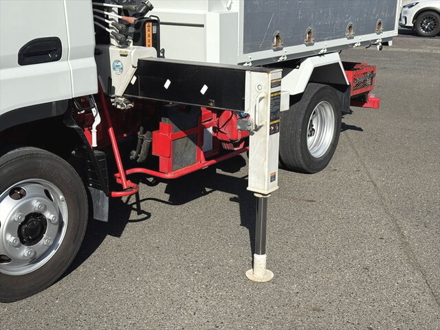 三菱ふそうキャンターダンプ・クレーン付小型（2t・3t）[写真10]