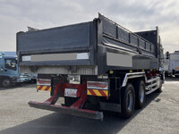 UDトラックスクオンダンプ大型（10t）[写真02]