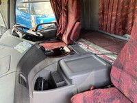 UDトラックスクオンダンプ大型（10t）[写真34]