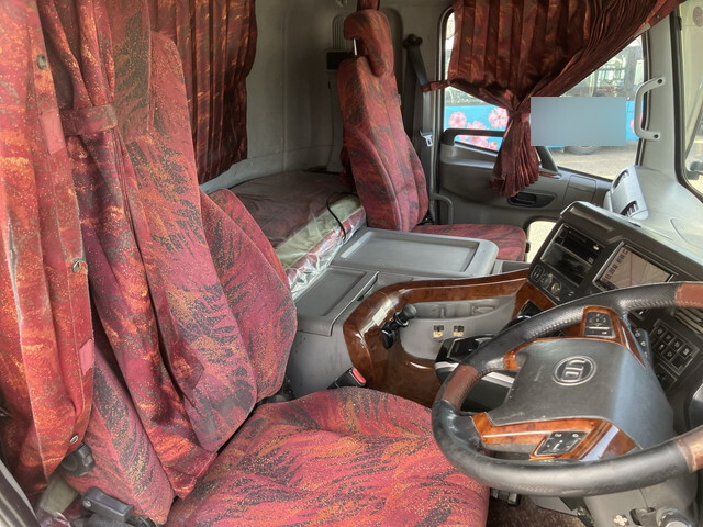 UDトラックスクオンダンプ大型（10t）[写真34]