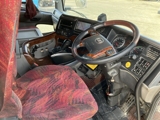 UDトラックスクオンダンプ大型（10t）[写真35]