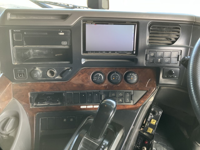 UDトラックスクオンダンプ大型（10t）[写真38]