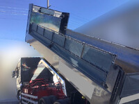 UDトラックスクオンダンプ大型（10t）[写真04]