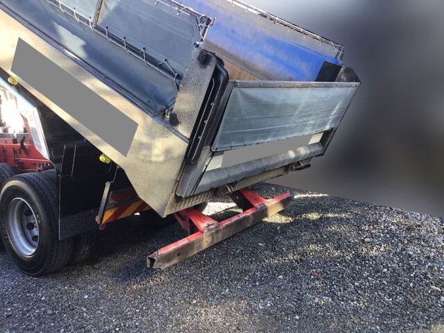 UDトラックスクオンダンプ大型（10t）[写真04]